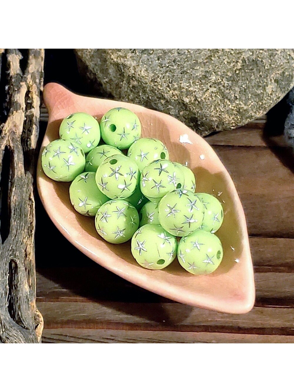 10 Vintage Retro Lime Green Silver Stars 12mm Round Acrylic Shabby Beads - Picture 4 of 7